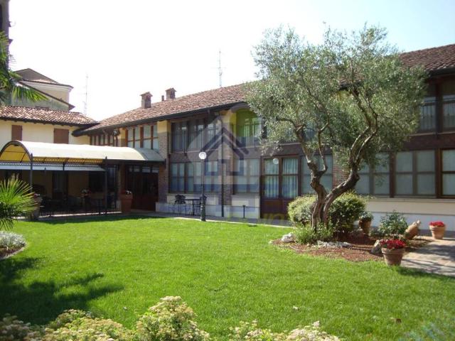 Locale Commerciale in vendita a Unione dei Comuni Bassa Bresciana Occidentale, Orzinuovi