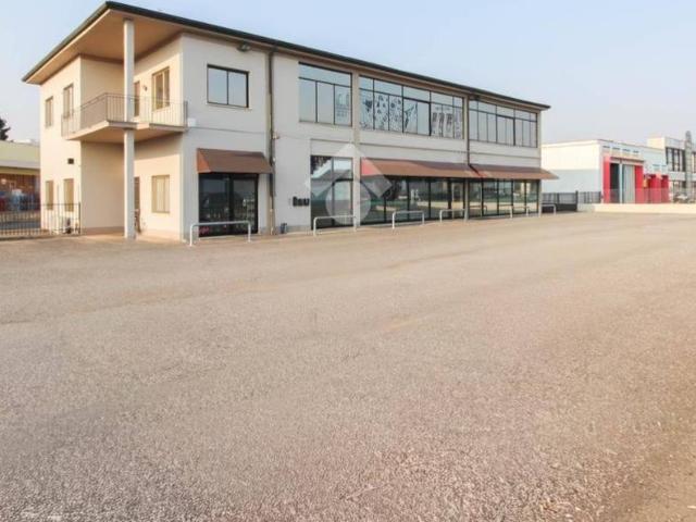 Locale Commerciale in vendita a Orzinuovi, Brescia