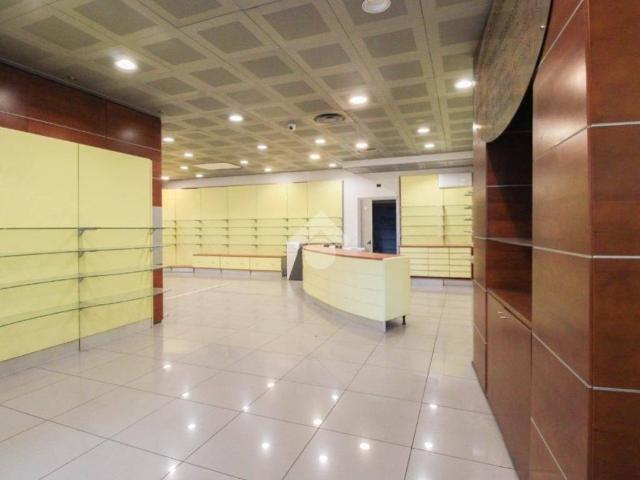 Locale Commerciale in vendita a Orzinuovi, Brescia