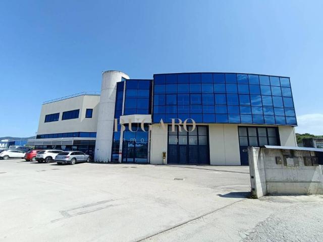 Locale Commerciale in vendita a Marche, Ancona