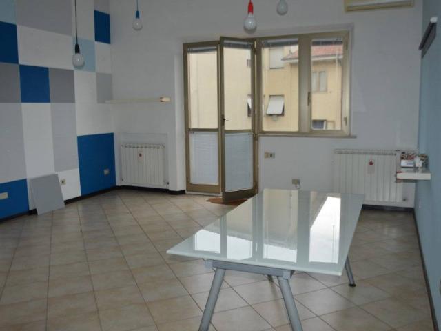 Locale Commerciale in vendita a Marche, Ancona