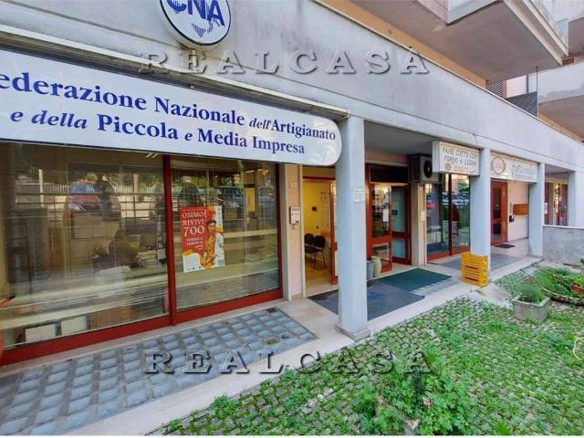 Locale Commerciale in vendita a Marche, Ancona