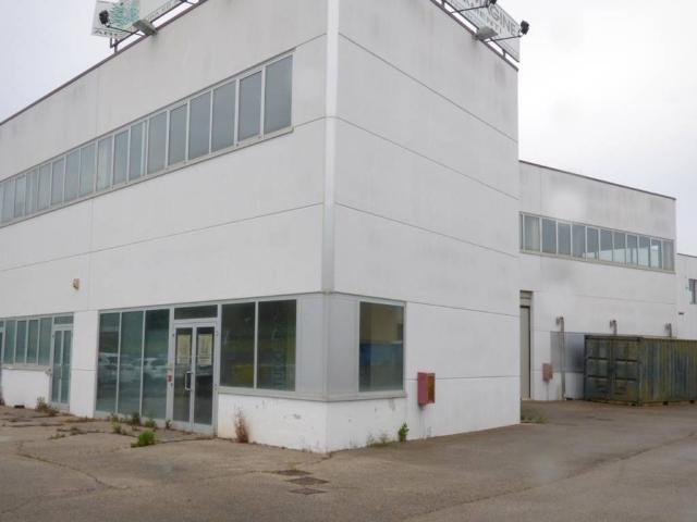 Locale Commerciale in vendita a Marche, Ancona