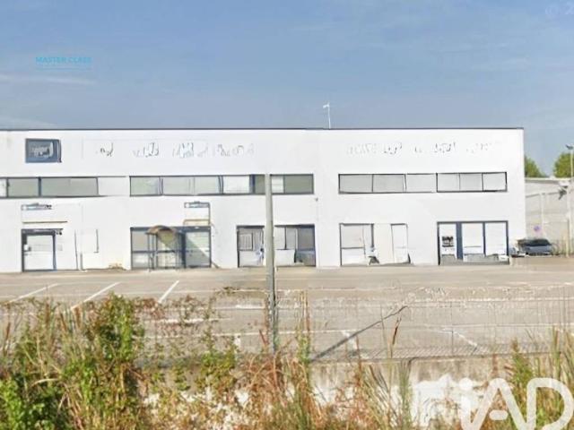 Locale Commerciale in vendita a Scaricalasino, Marche