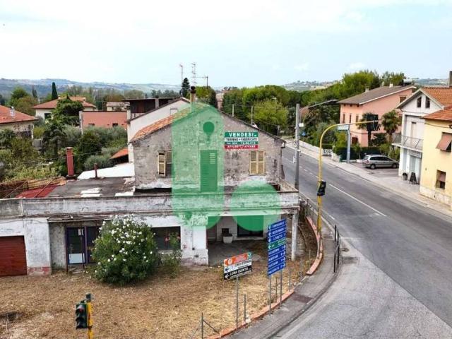 Locale Commerciale in vendita a Marche, Ancona