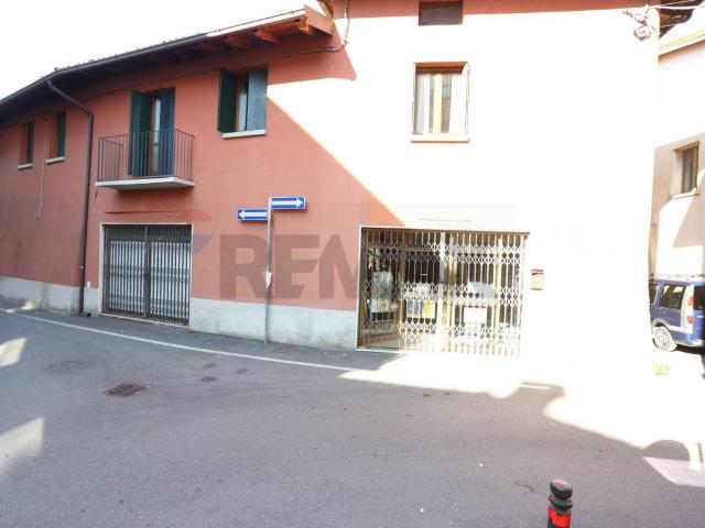 Locale Commerciale in vendita a Osio Sopra, Lombardia
