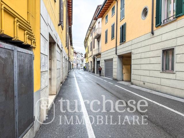 Locale Commerciale in vendita a Osio Sotto, Lombardia
