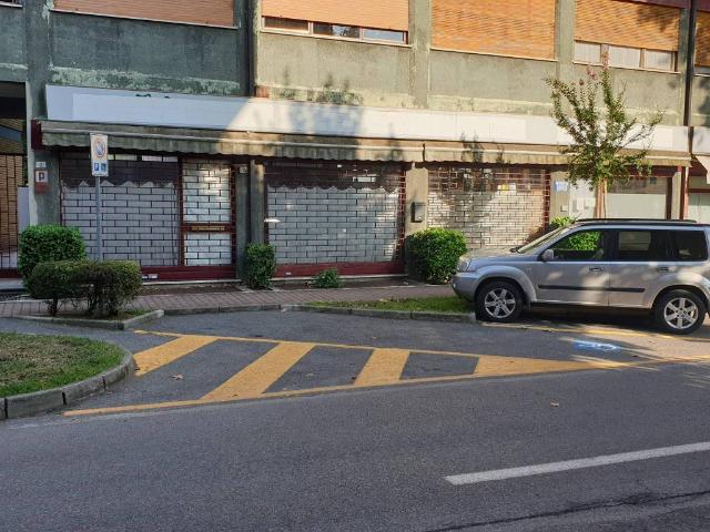 Locale Commerciale in vendita a Osnago, Lombardia