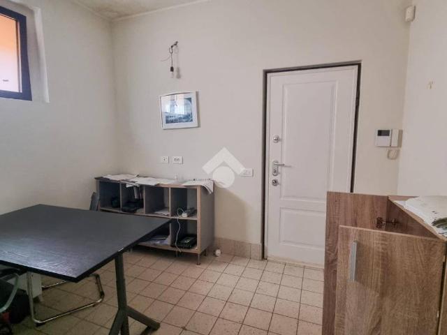 Locale Commerciale in vendita a Osnago, Lombardia