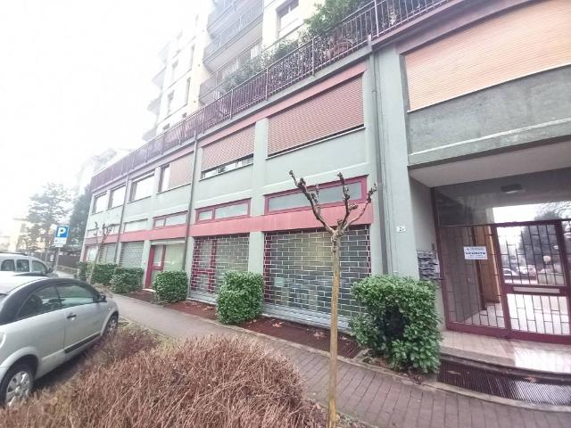 Locale Commerciale in vendita a Osnago, Lombardia