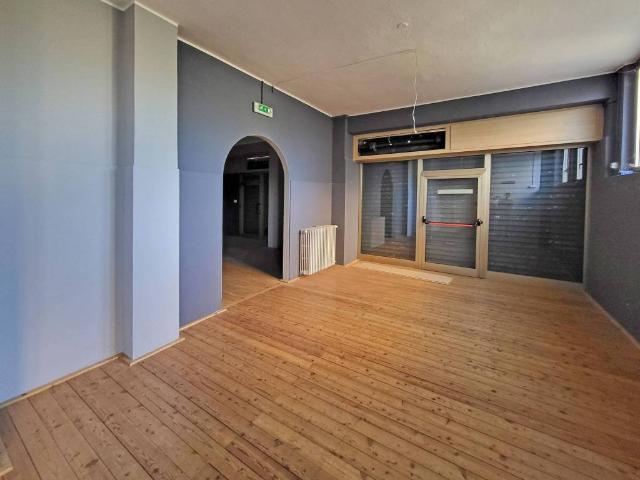 Locale Commerciale in vendita a Osnago, Lombardia