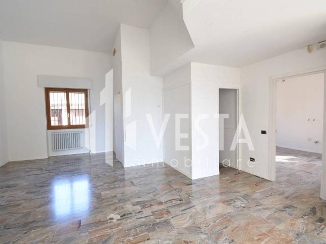 Locale Commerciale in vendita a Osnago, Lombardia