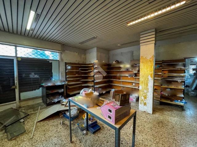 Locale Commerciale in vendita a Osnago, Lombardia