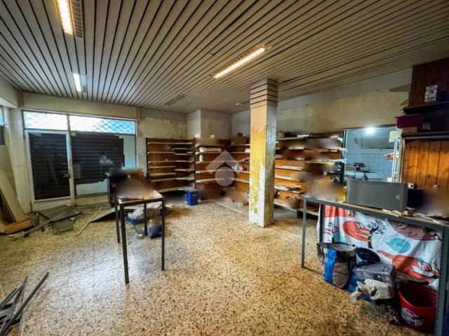 Locale Commerciale in vendita a Osnago, Lombardia