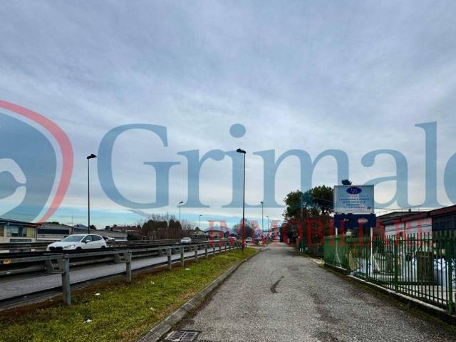 Locale Commerciale in vendita a Osnago, Lombardia