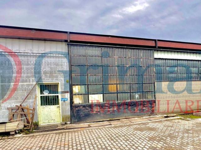 Locale Commerciale in vendita a Osnago, Lombardia