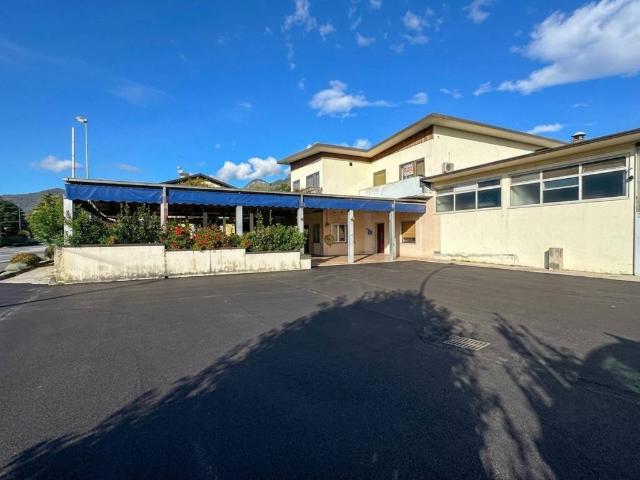 Locale Commerciale in vendita a Osoppo, Friuli-Venezia Giulia