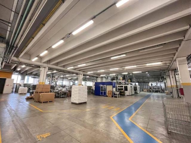 Locale Commerciale in vendita a Ospitaletto, Brescia