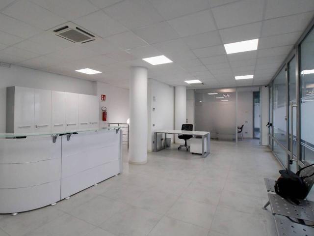 Locale Commerciale in vendita a Ospitaletto, Lombardia