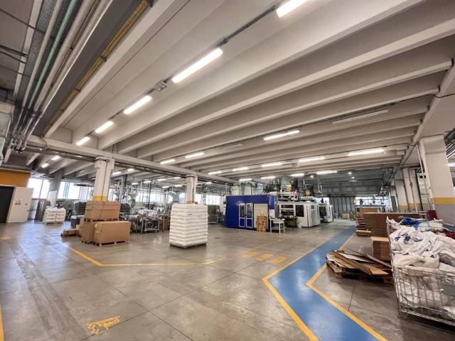 Locale Commerciale in vendita a Ospitaletto, Lombardia