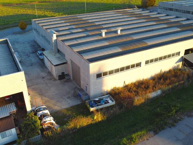 Locale Commerciale in vendita a Ossago, Lombardia