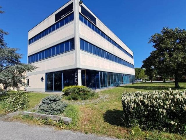Locale Commerciale in vendita a Ostiglia, Lombardia