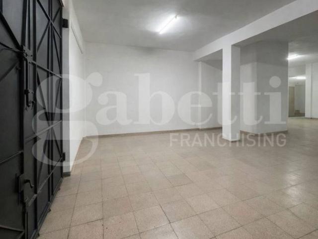 Locale Commerciale in vendita a Puglia, Brindisi