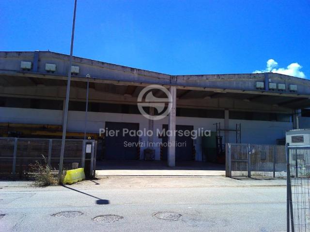 Locale Commerciale in vendita a Puglia, Brindisi