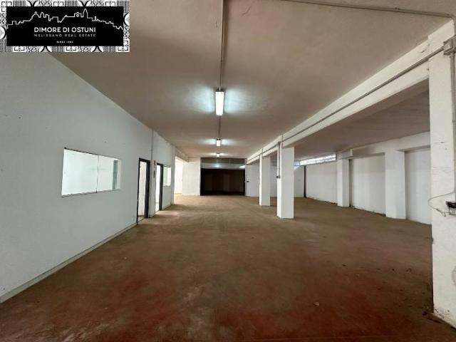 Locale Commerciale in vendita a Puglia, Brindisi