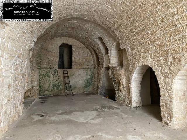 Locale Commerciale in vendita a Puglia, Brindisi