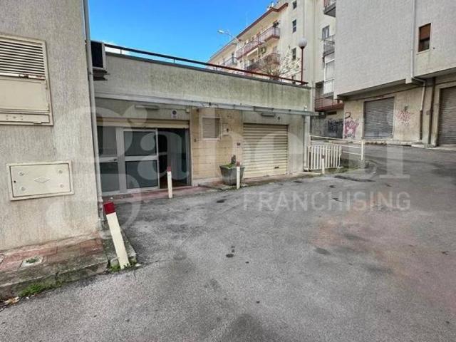 Locale Commerciale in vendita a Puglia, Brindisi