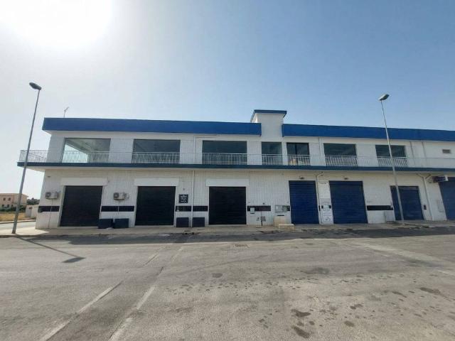 Locale Commerciale in vendita a Puglia, Brindisi