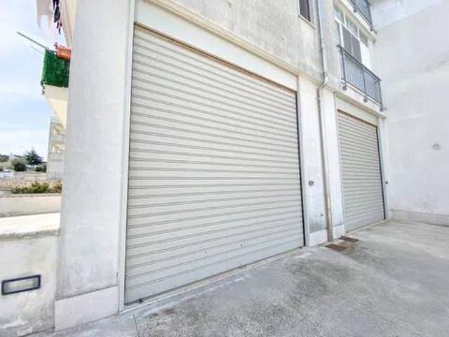 Locale Commerciale in vendita a Puglia, Brindisi