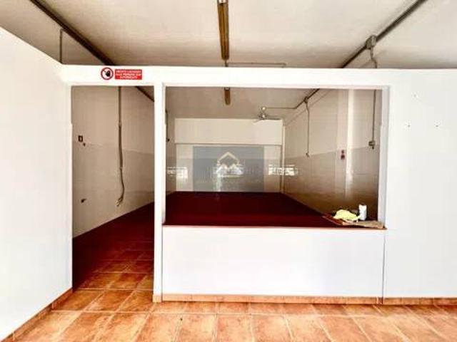 Locale Commerciale in vendita a Puglia, Brindisi