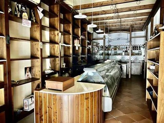 Locale Commerciale in vendita a Puglia, Brindisi