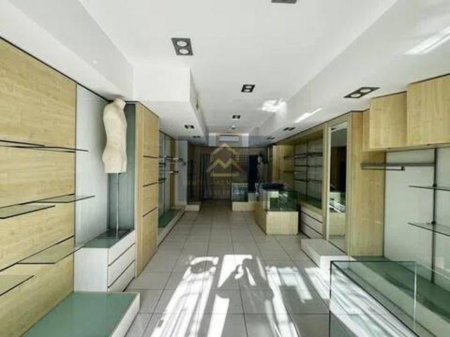 Locale Commerciale in vendita a Puglia, Brindisi