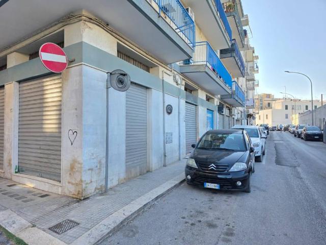 Locale Commerciale in vendita a Puglia, Brindisi