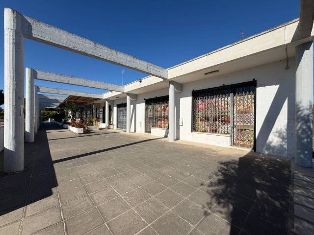 Locale Commerciale in vendita a Puglia, Lecce
