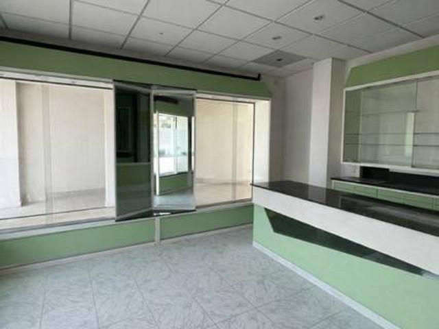 Locale Commerciale in vendita a Puglia, Lecce