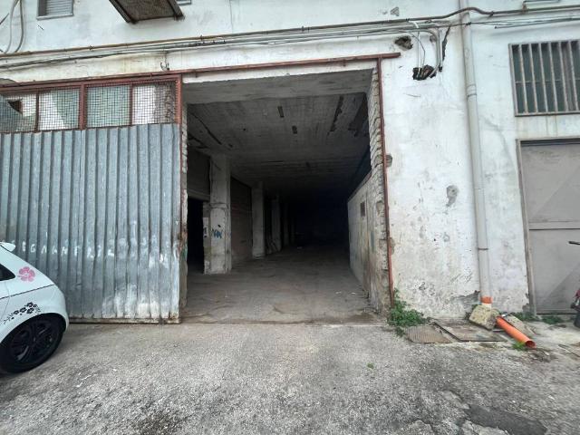 Locale Commerciale in vendita a Ottaviano, Campania