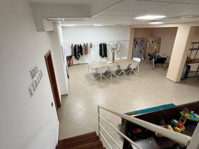 Locale Commerciale in vendita a Ottaviano, Campania