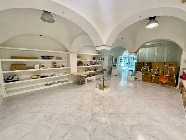Locale Commerciale in vendita a Ottaviano, Campania