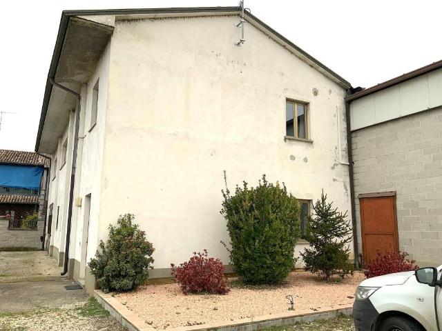 Locale Commerciale in vendita a Ottobiano, Lombardia
