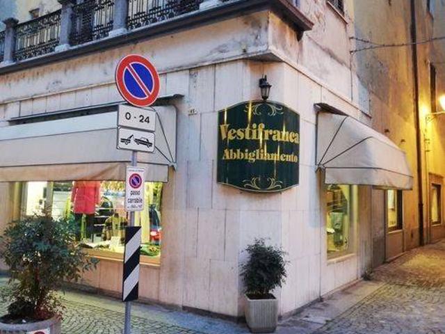 Locale Commerciale in vendita a Piemonte, Alessandria