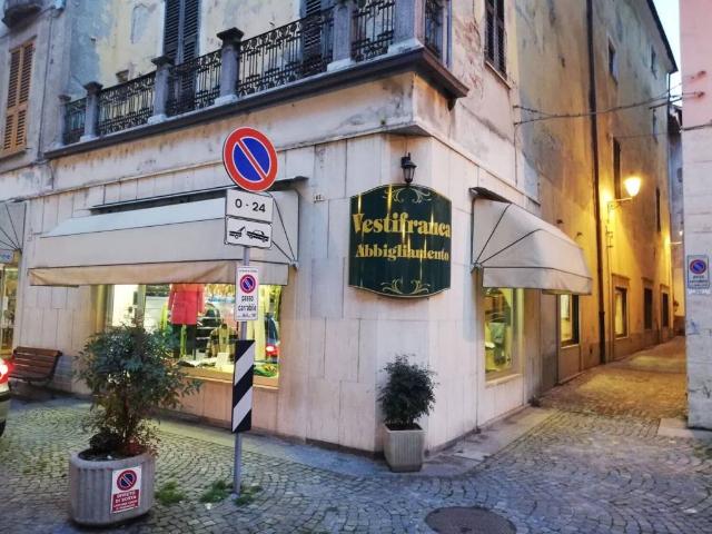 Locale Commerciale in vendita a Piemonte, Alessandria
