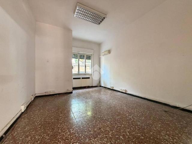 Locale Commerciale in vendita a Piemonte, Alessandria
