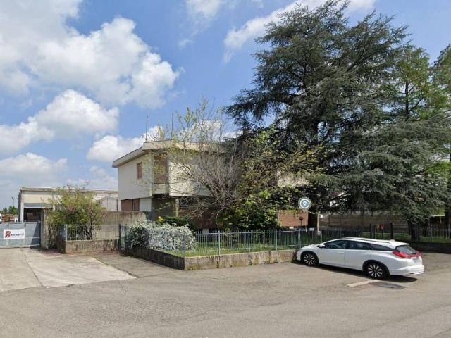 Locale Commerciale in vendita a Tolara, Ozzano dell'Emilia