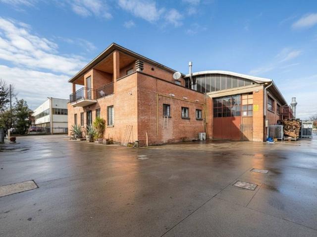 Locale Commerciale in vendita a Unione dei comuni Savena-Idice, Ozzano Dell'emilia