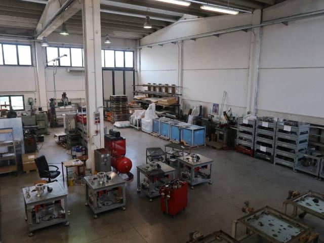 Locale Commerciale in vendita a Unione dei comuni Savena-Idice, Ozzano Dell'emilia