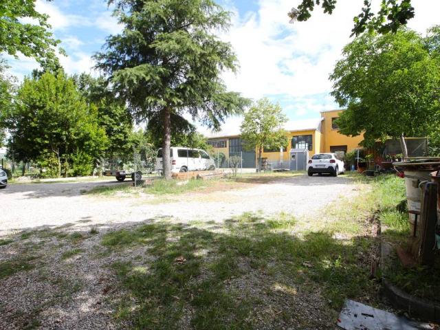 Locale Commerciale in vendita a Unione dei comuni Savena-Idice, Ozzano Dell'emilia